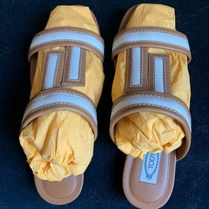 Beautiful Tod’s T sandals.